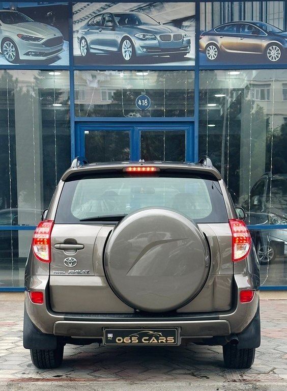 2012 Toyota RAV4, 2.0L, 190000km - Image 12
