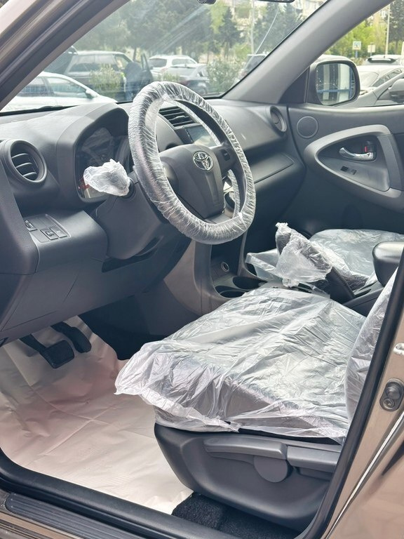 2012 Toyota RAV4, 2.0L, 190000km - Image 6