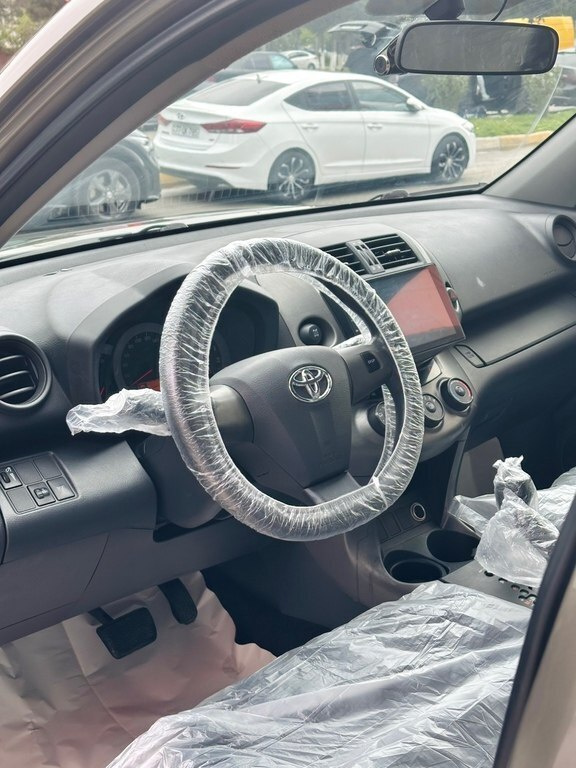 2012 Toyota RAV4, 2.0L, 190000km - Image 9