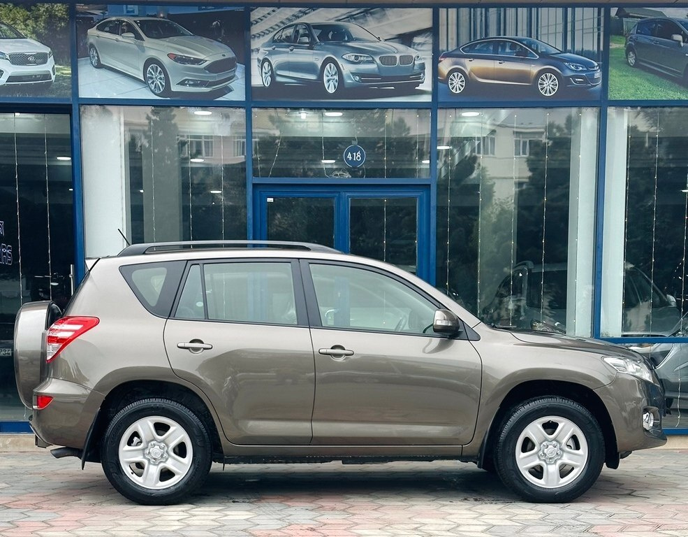 2012 Toyota RAV4, 2.0L, 190000km - Image 10