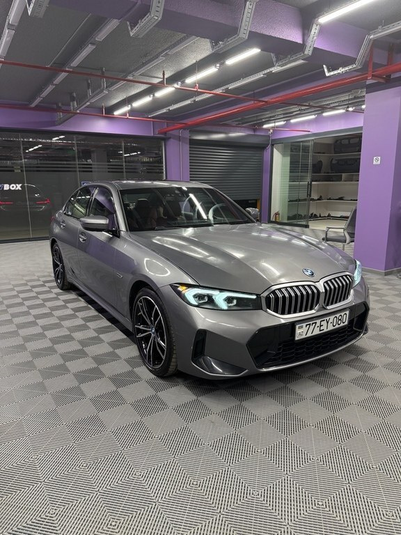 2022 BMW 330e, 2.0L, 36700km - Image 1