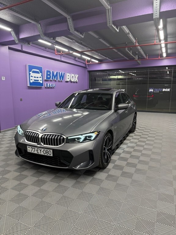 2022 BMW 330e, 2.0L, 36700km - Image 2