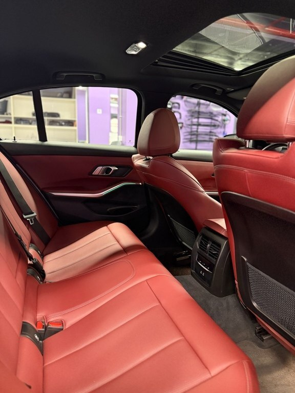 2022 BMW 330e, 2.0L, 36700km - Image 11