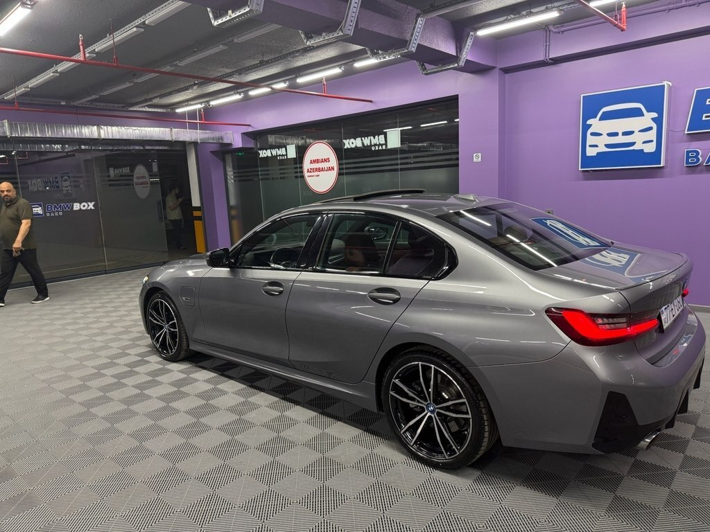 2022 BMW 330e, 2.0L, 36700km - Image 7