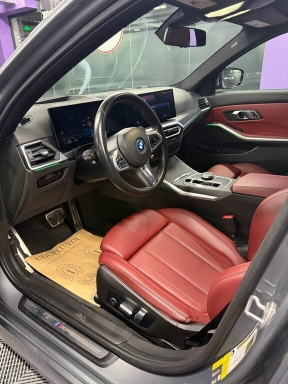 2022 BMW 330e, 2.0L, 36700km - Image 9
