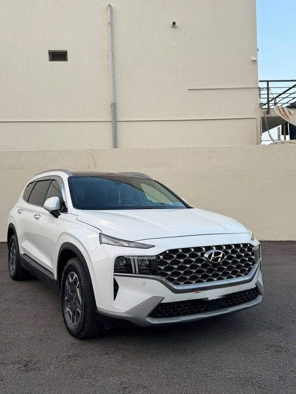 2023 Hyundai Santa Fe, 1.6L, 48500km - Image 1