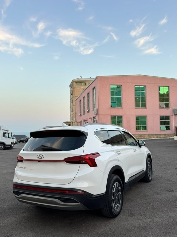 2023 Hyundai Santa Fe, 1.6L, 48500km - Image 3