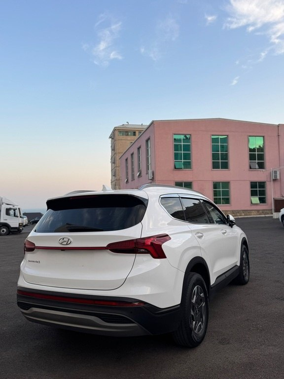 2023 Hyundai Santa Fe, 1.6L, 48500km - Image 4