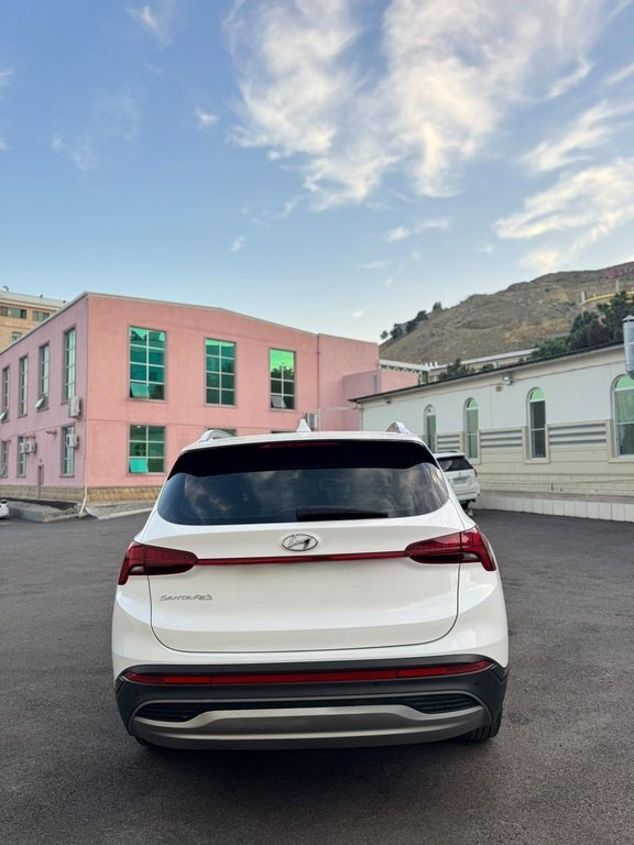 2023 Hyundai Santa Fe, 1.6L, 48500km - Image 5