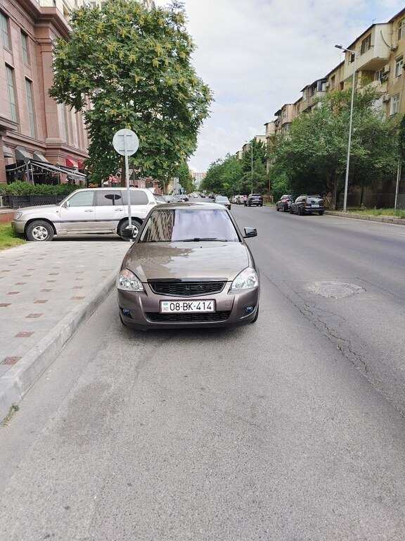2015 LADA (VAZ) Priora, 1.6L, 178000km - Image 2