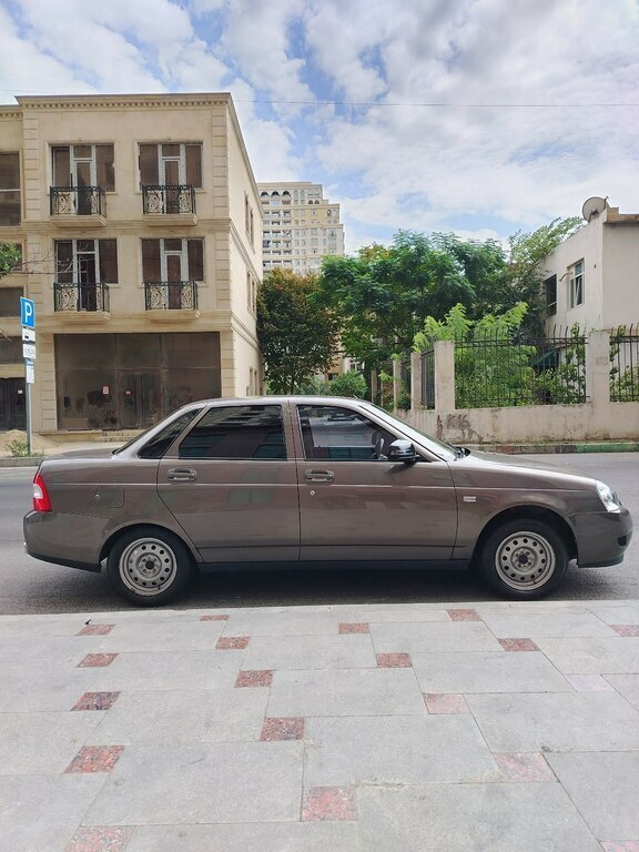 2015 LADA (VAZ) Priora, 1.6L, 178000km - Image 4