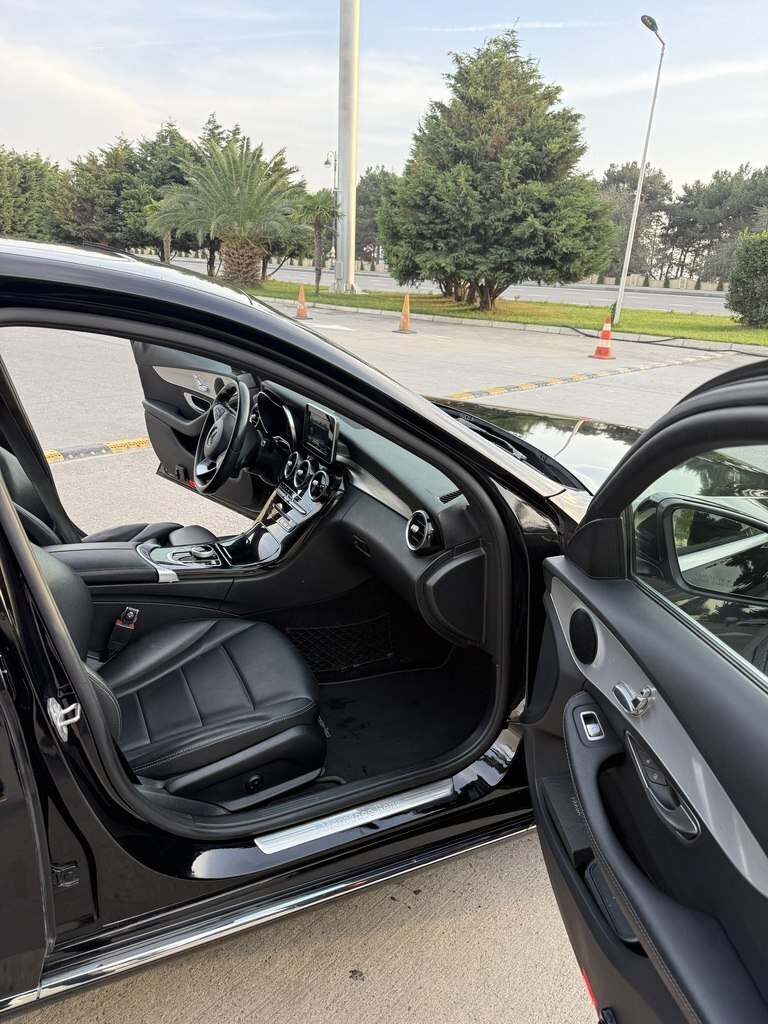 2017 Mercedes C 350 e, 2.0L, 176000km - Image 12