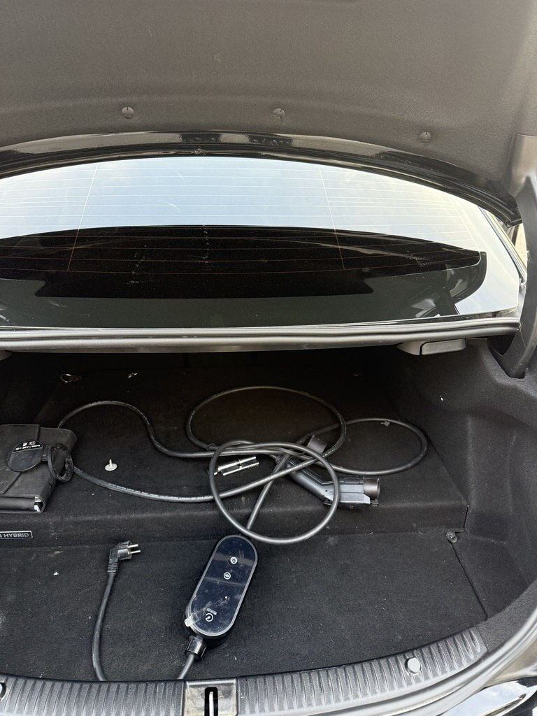 2017 Mercedes C 350 e, 2.0L, 176000km - Image 14