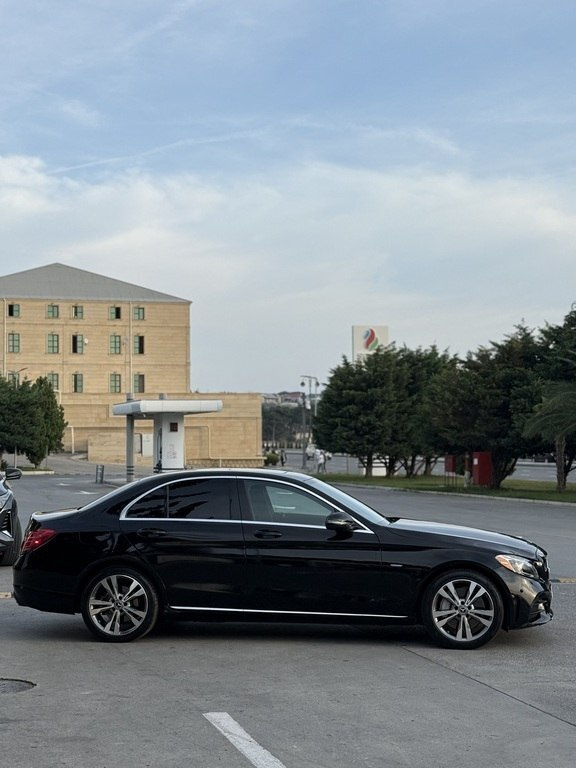 2017 Mercedes C 350 e, 2.0L, 176000km - Image 3
