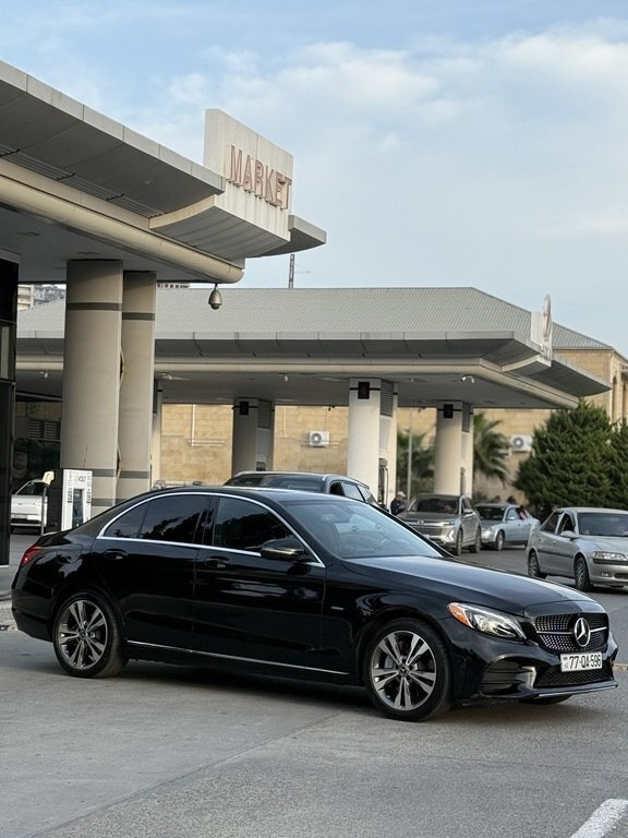 2017 Mercedes C 350 e, 2.0L, 176000km - Image 4