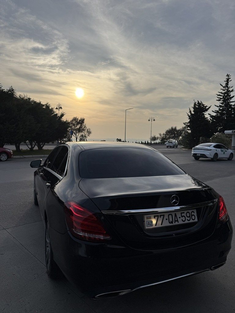 2017 Mercedes C 350 e, 2.0L, 176000km - Image 5