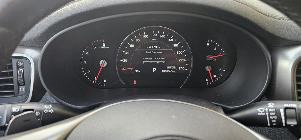 2017 Kia Sorento, 2.2L, 184000km - Image 12