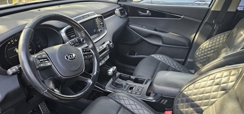 2017 Kia Sorento, 2.2L, 184000km - Image 13
