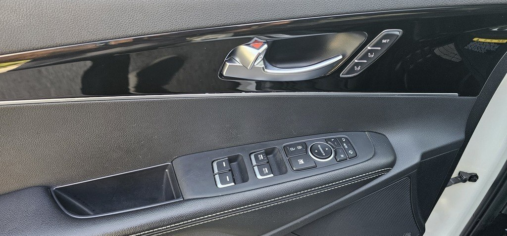 2017 Kia Sorento, 2.2L, 184000km - Image 14