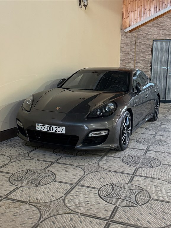 2012 Porsche Panamera Turbo S, 4.8L, 156000km - Image 1
