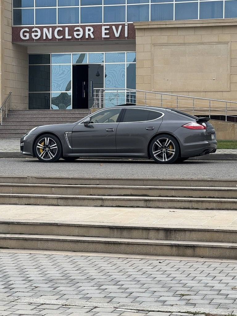 2012 Porsche Panamera Turbo S, 4.8L, 156000km - Image 3