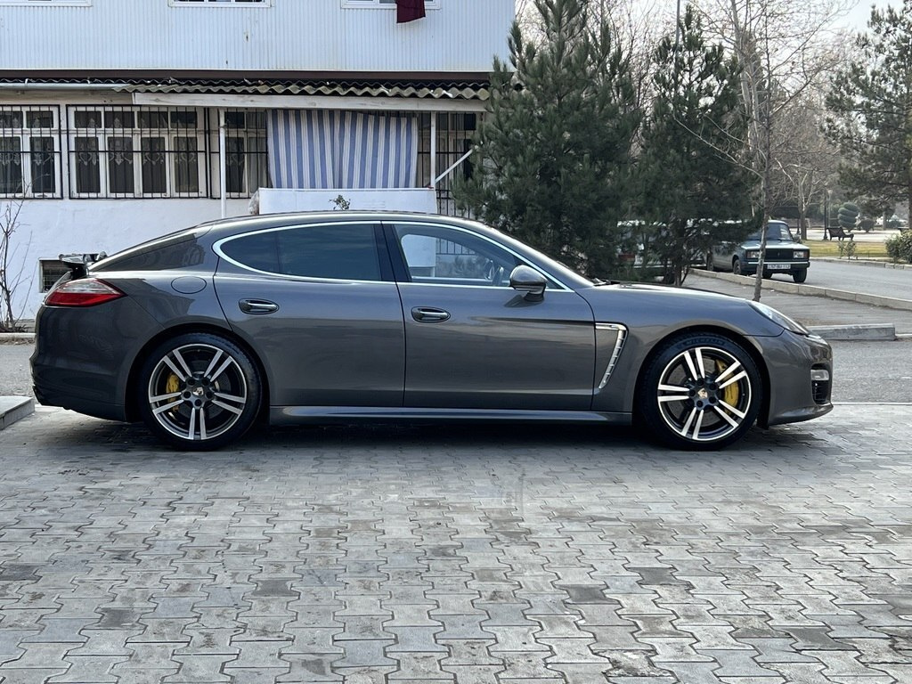 2012 Porsche Panamera Turbo S, 4.8L, 156000km - Image 7