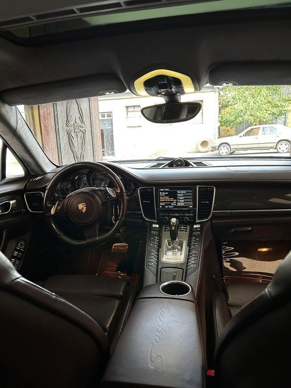 2012 Porsche Panamera Turbo S, 4.8L, 156000km - Image 9
