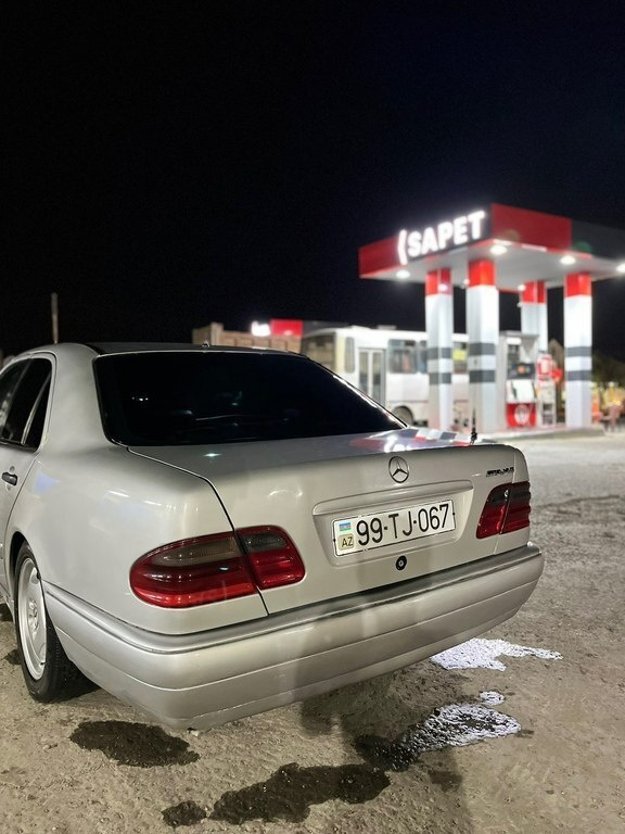 1995 Mercedes E 230, 2.3L, 794000km - Image 11