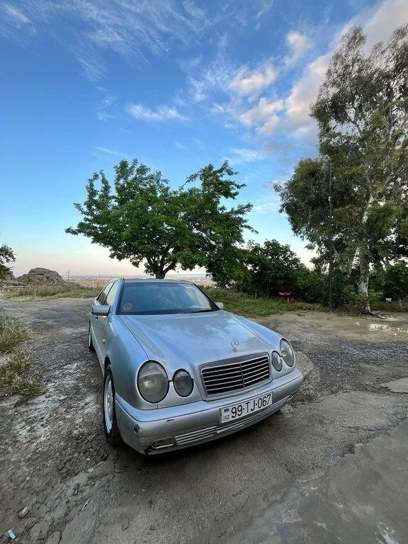 1995 Mercedes E 230, 2.3L, 794000km - Image 4