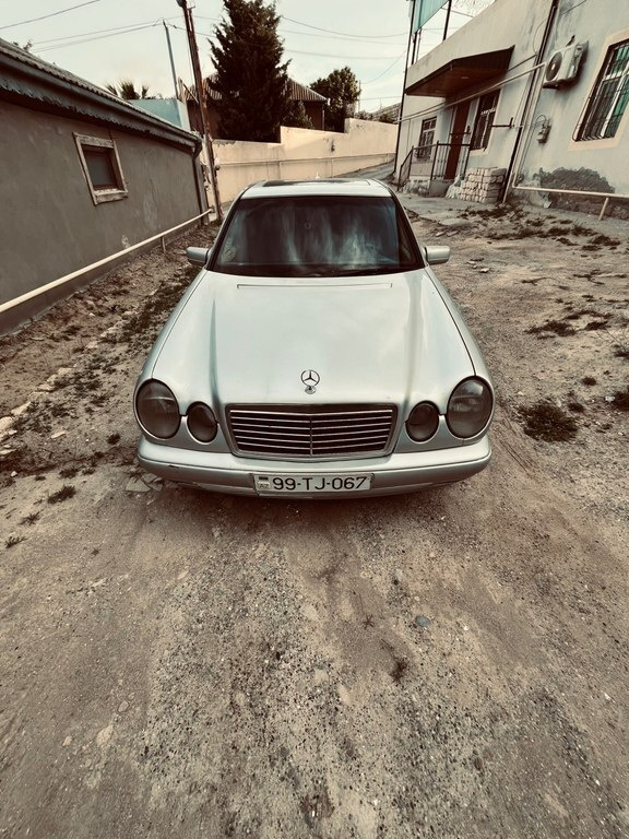 1995 Mercedes E 230, 2.3L, 794000km - Image 5