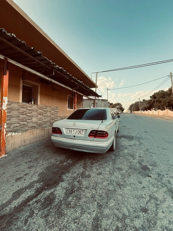 1995 Mercedes E 230, 2.3L, 794000km - Image 7