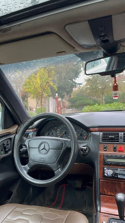 1995 Mercedes E 230, 2.3L, 794000km - Image 8