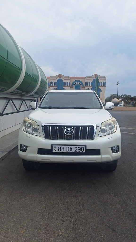 2012 Toyota Land Cruiser Prado, 2.7L, 209000km - Image 1