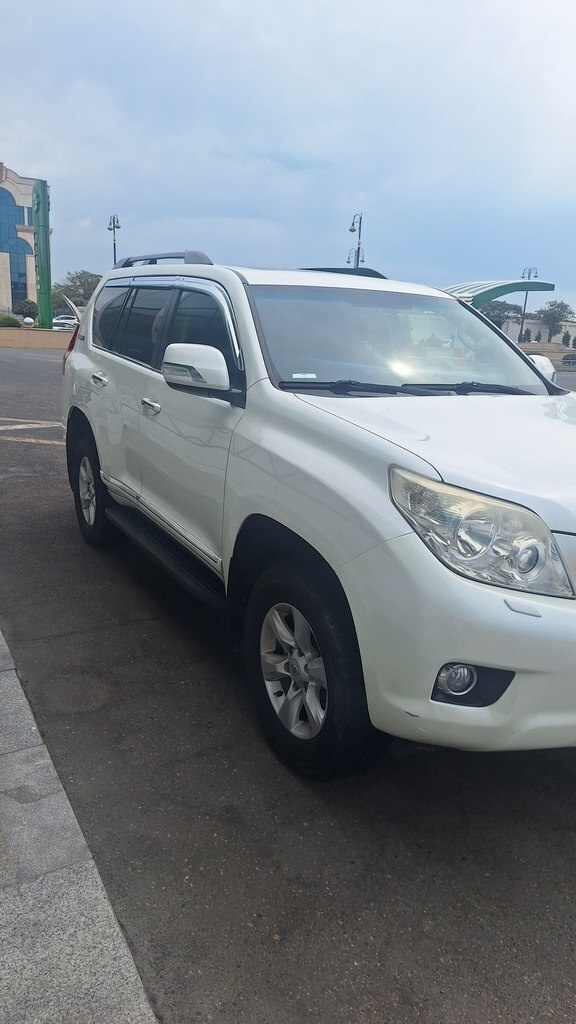 2012 Toyota Land Cruiser Prado, 2.7L, 209000km - Image 2