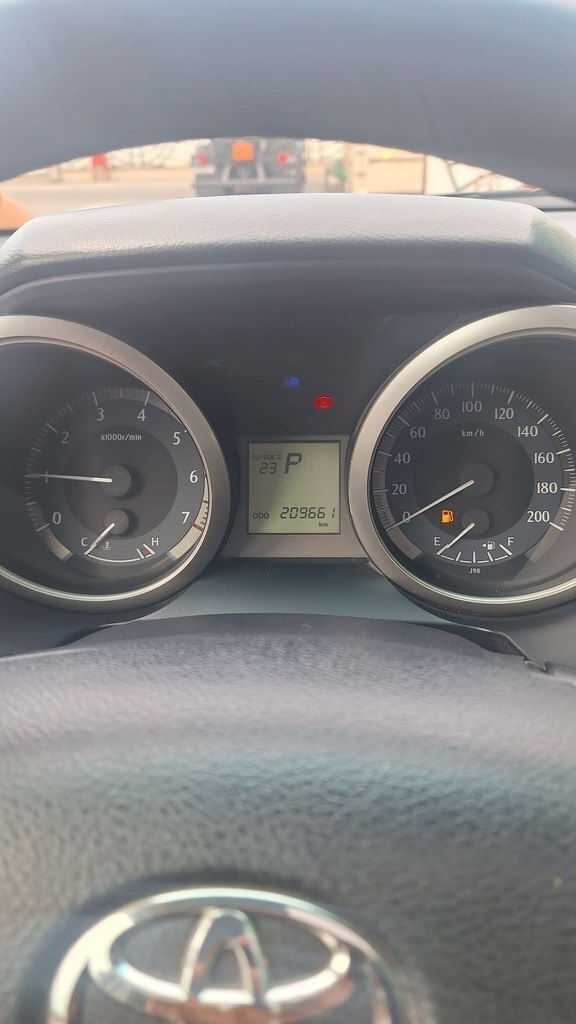 2012 Toyota Land Cruiser Prado, 2.7L, 209000km - Image 11
