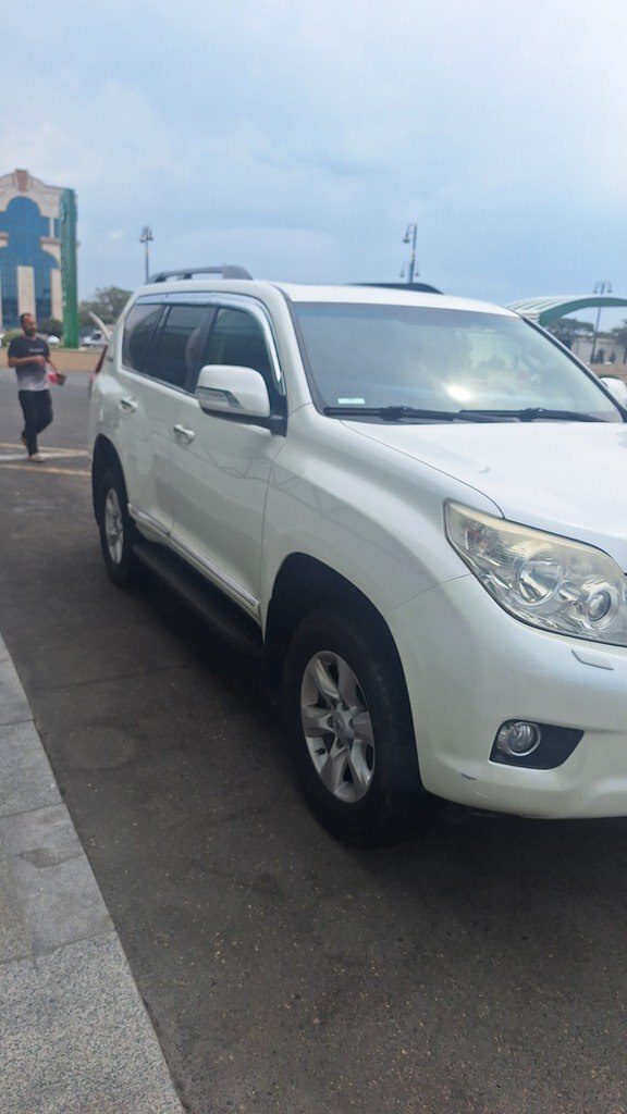 2012 Toyota Land Cruiser Prado, 2.7L, 209000km - Image 3