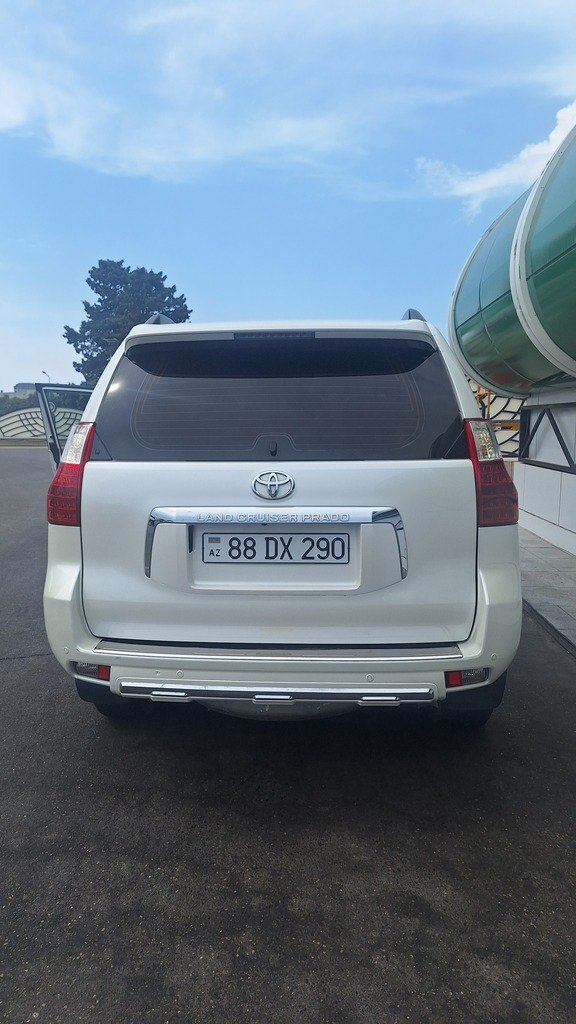 2012 Toyota Land Cruiser Prado, 2.7L, 209000km - Image 4
