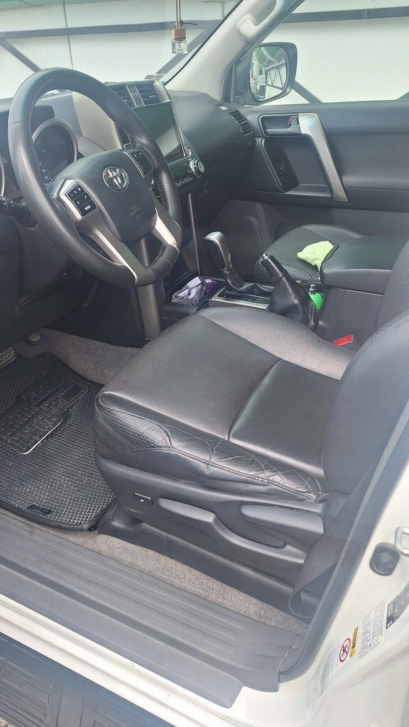 2012 Toyota Land Cruiser Prado, 2.7L, 209000km - Image 6