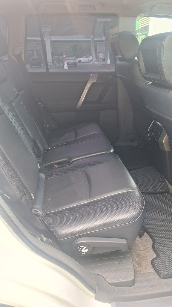 2012 Toyota Land Cruiser Prado, 2.7L, 209000km - Image 7