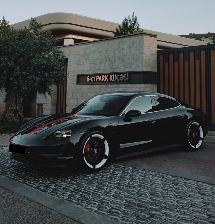 2021 Porsche Taycan, 0.0L, 84500km - Image 2