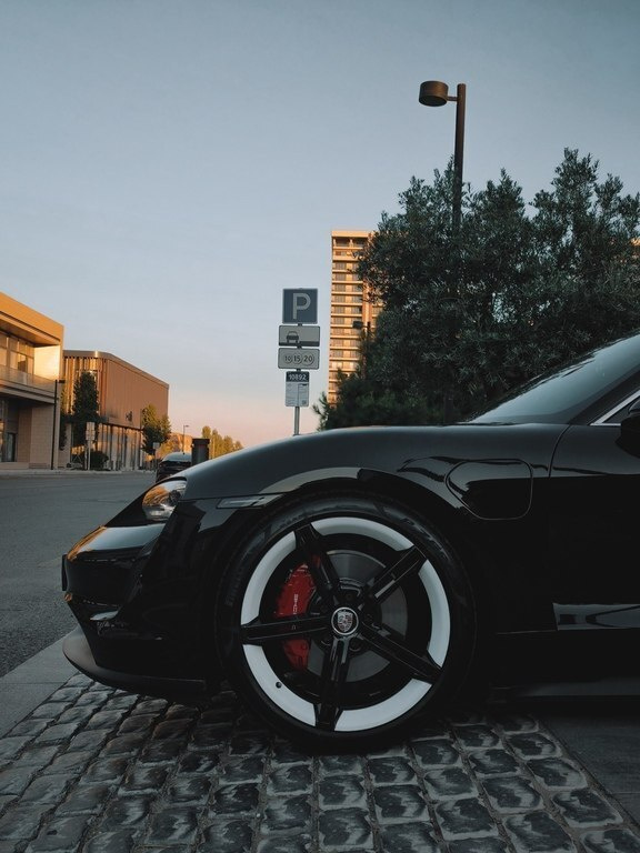 2021 Porsche Taycan, 0.0L, 84500km - Image 12