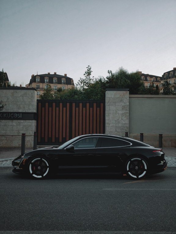 2021 Porsche Taycan, 0.0L, 84500km - Image 3