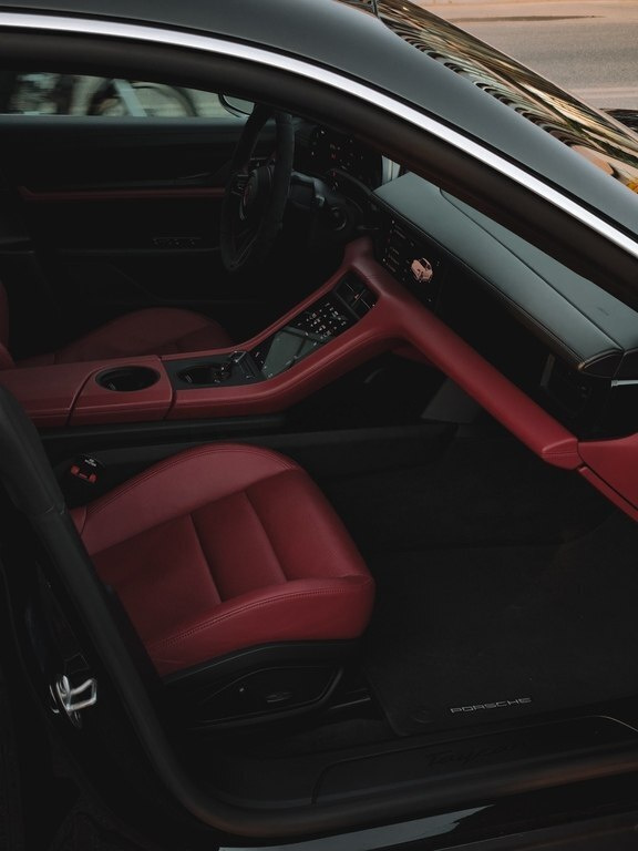 2021 Porsche Taycan, 0.0L, 84500km - Image 6