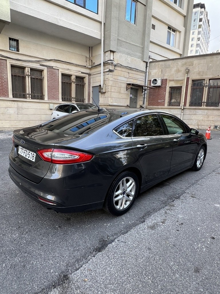 2015 Ford Fusion (North America), 1.5L, 176000km - Image 4