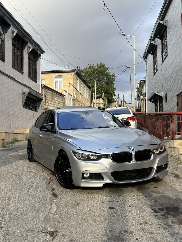 2015 BMW 330, 2.0L, 310000km - Image 1