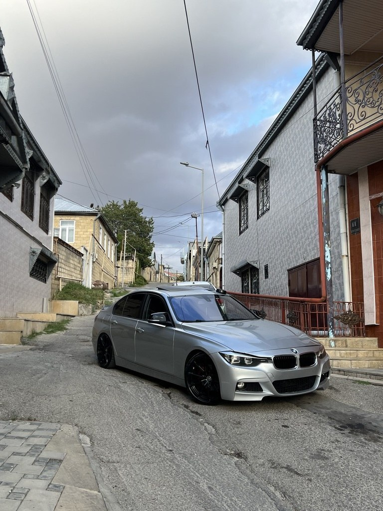 2015 BMW 330, 2.0L, 310000km - Image 3