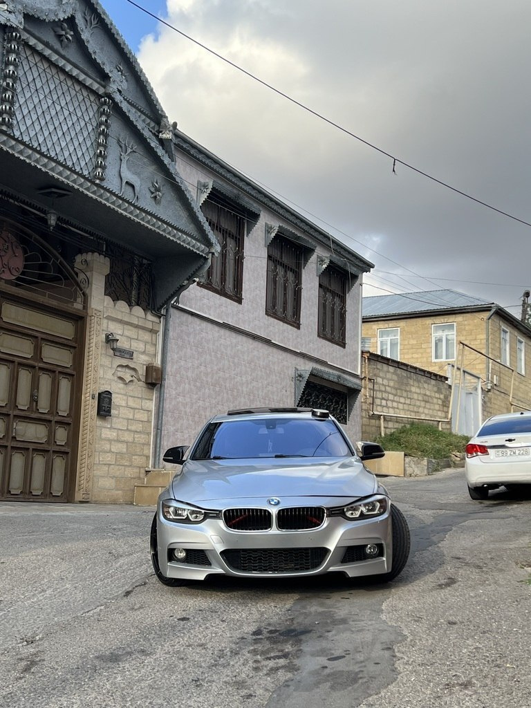2015 BMW 330, 2.0L, 310000km - Image 5