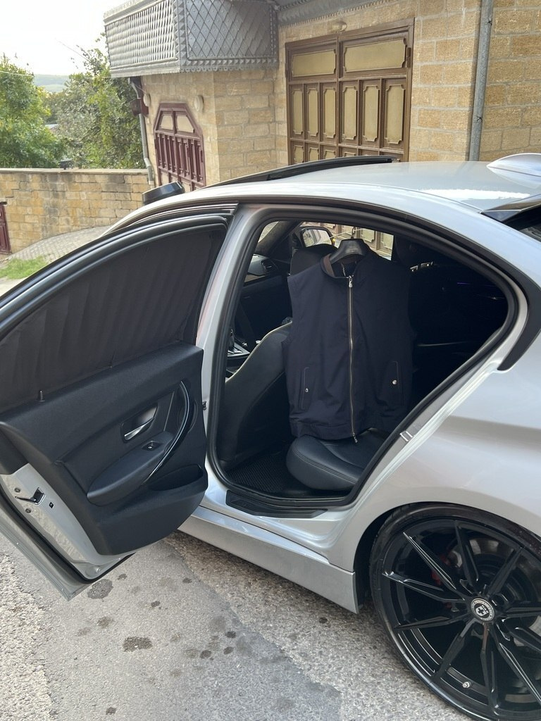 2015 BMW 330, 2.0L, 310000km - Image 6