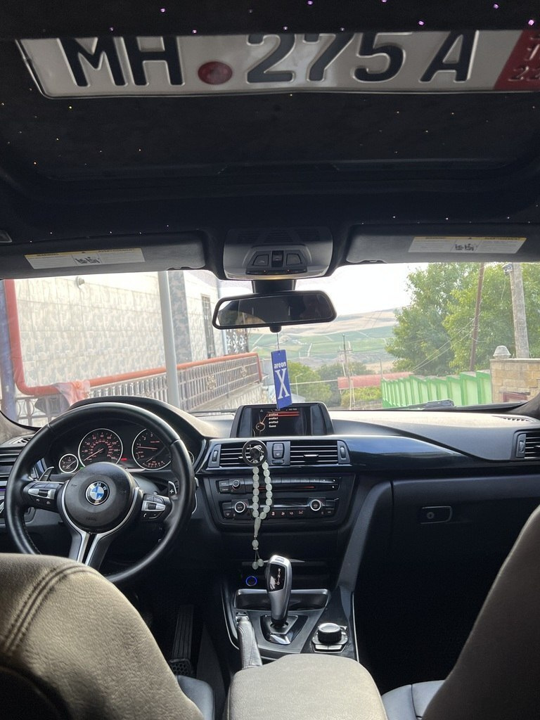 2015 BMW 330, 2.0L, 310000km - Image 9