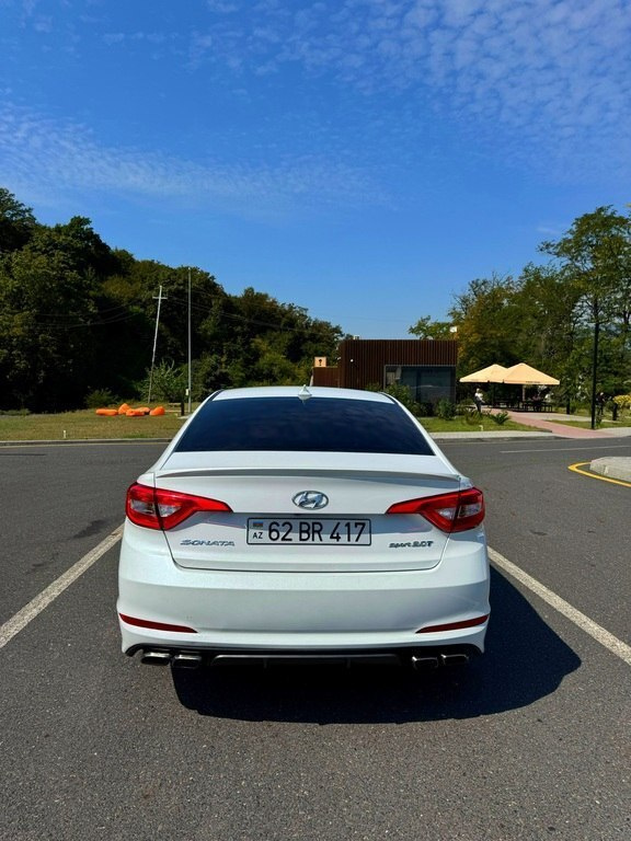 2016 Hyundai Sonata, 2.0L, 193749km - Image 4
